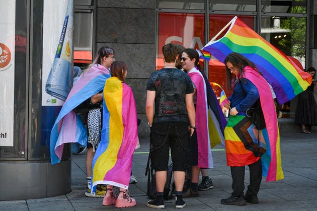 Deutschland, Baden-Wuerttemberg, Stuttgart 26.07.2026, Deutschland, GER, Baden-Wuerttemberg, Stuttgart, im Bild Themenbild, Vielfalt, Gleichberechtigung, LGBTQIA+, Love is Love, Stuttgart zeigt Flagge, CSD-Parade, Pride-Week, Community, Sichtbarkeit, Solidaritaet, Toleranz, Akzeptanz, Regenbogen, Menschenrechte, Politik mit Pride, Pride Night, Kulturfestival, Demo fuer Vielfalt, Queere Stimmen, Empowerment, Trans, Transgender, Homosexuell, Schilder, Fahnen, Bunt, LGBTQ, Lesbisch, Schwul, Bisexuell, Queer, Pride, Coming-out, Regenbogenflagge, Inklusion, Genderidentitaet, sexuelle Orientierung, Feature, Symbolbild Baden-Wuerttemberg *** Germany, Baden-Württemberg, Stuttgart, July 26, 2026, Germany, GER, Baden-Württemberg, Stuttgart, Featured Deutschland, Baden-Wuerttemberg, Stuttgart, Pride, 26.07.2026-1