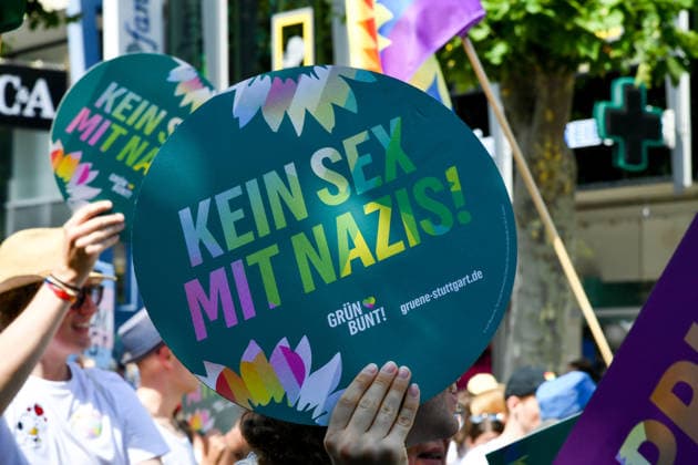 Deutschland, Baden-Wuerttemberg, Stuttgart 26.07.2026, Deutschland, GER, Baden-Wuerttemberg, Stuttgart, im Bild Themenbild, Vielfalt, Gleichberechtigung, LGBTQIA+, Love is Love, Stuttgart zeigt Flagge, CSD-Parade, Pride-Week, Community, Sichtbarkeit, Solidaritaet, Toleranz, Akzeptanz, Regenbogen, Menschenrechte, Politik mit Pride, Pride Night, Kulturfestival, Demo fuer Vielfalt, Queere Stimmen, Empowerment, Trans, Transgender, Homosexuell, Schilder, Fahnen, Bunt, LGBTQ, Lesbisch, Schwul, Bisexuell, Queer, Pride, Coming-out, Regenbogenflagge, Inklusion, Genderidentitaet, sexuelle Orientierung, Feature, Symbolbild Baden-Wuerttemberg *** Germany, Baden-Württemberg, Stuttgart, July 26, 2026, Germany, GER, Baden-Württemberg, Stuttgart, Featured Deutschland, Baden-Wuerttemberg, Stuttgart, Pride, 26.07.2026-50