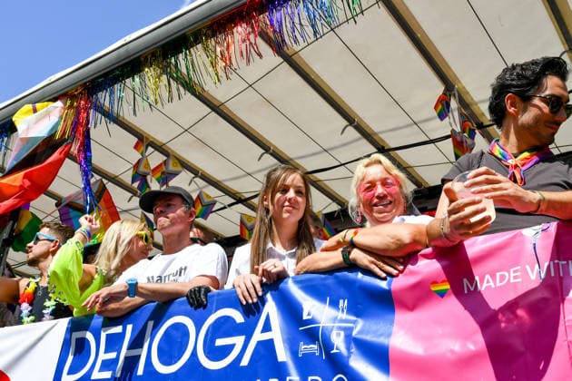 Deutschland, Baden-Wuerttemberg, Stuttgart 26.07.2026, Deutschland, GER, Baden-Wuerttemberg, Stuttgart, im Bild Themenbild, Vielfalt, Gleichberechtigung, LGBTQIA+, Love is Love, Stuttgart zeigt Flagge, CSD-Parade, Pride-Week, Community, Sichtbarkeit, Solidaritaet, Toleranz, Akzeptanz, Regenbogen, Menschenrechte, Politik mit Pride, Pride Night, Kulturfestival, Demo fuer Vielfalt, Queere Stimmen, Empowerment, Trans, Transgender, Homosexuell, Schilder, Fahnen, Bunt, LGBTQ, Lesbisch, Schwul, Bisexuell, Queer, Pride, Coming-out, Regenbogenflagge, Inklusion, Genderidentitaet, sexuelle Orientierung, Feature, Symbolbild Baden-Wuerttemberg *** Germany, Baden-Württemberg, Stuttgart, July 26, 2026, Germany, GER, Baden-Württemberg, Stuttgart, Featured Deutschland, Baden-Wuerttemberg, Stuttgart, Pride, 26.07.2026-59