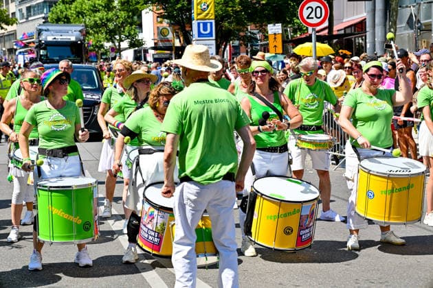 Deutschland, Baden-Wuerttemberg, Stuttgart 26.07.2026, Deutschland, GER, Baden-Wuerttemberg, Stuttgart, im Bild Themenbild, Vielfalt, Gleichberechtigung, LGBTQIA+, Love is Love, Stuttgart zeigt Flagge, CSD-Parade, Pride-Week, Community, Sichtbarkeit, Solidaritaet, Toleranz, Akzeptanz, Regenbogen, Menschenrechte, Politik mit Pride, Pride Night, Kulturfestival, Demo fuer Vielfalt, Queere Stimmen, Empowerment, Trans, Transgender, Homosexuell, Schilder, Fahnen, Bunt, LGBTQ, Lesbisch, Schwul, Bisexuell, Queer, Pride, Coming-out, Regenbogenflagge, Inklusion, Genderidentitaet, sexuelle Orientierung, Feature, Symbolbild Baden-Wuerttemberg *** Germany, Baden-Württemberg, Stuttgart, July 26, 2026, Germany, GER, Baden-Württemberg, Stuttgart, Featured Deutschland, Baden-Wuerttemberg, Stuttgart, Pride, 26.07.2026-107