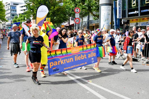 Deutschland, Baden-Wuerttemberg, Stuttgart 26.07.2026, Deutschland, GER, Baden-Wuerttemberg, Stuttgart, im Bild Themenbild, Vielfalt, Gleichberechtigung, LGBTQIA+, Love is Love, Stuttgart zeigt Flagge, CSD-Parade, Pride-Week, Community, Sichtbarkeit, Solidaritaet, Toleranz, Akzeptanz, Regenbogen, Menschenrechte, Politik mit Pride, Pride Night, Kulturfestival, Demo fuer Vielfalt, Queere Stimmen, Empowerment, Trans, Transgender, Homosexuell, Schilder, Fahnen, Bunt, LGBTQ, Lesbisch, Schwul, Bisexuell, Queer, Pride, Coming-out, Regenbogenflagge, Inklusion, Genderidentitaet, sexuelle Orientierung, Feature, Symbolbild Baden-Wuerttemberg *** Germany, Baden-Württemberg, Stuttgart, July 26, 2026, Germany, GER, Baden-Württemberg, Stuttgart, Featured Deutschland, Baden-Wuerttemberg, Stuttgart, Pride, 26.07.2026-87