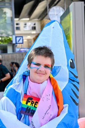 Deutschland, Baden-Wuerttemberg, Stuttgart 26.07.2026, Deutschland, GER, Baden-Wuerttemberg, Stuttgart, im Bild Themenbild, Vielfalt, Gleichberechtigung, LGBTQIA+, Love is Love, Stuttgart zeigt Flagge, CSD-Parade, Pride-Week, Community, Sichtbarkeit, Solidaritaet, Toleranz, Akzeptanz, Regenbogen, Menschenrechte, Politik mit Pride, Pride Night, Kulturfestival, Demo fuer Vielfalt, Queere Stimmen, Empowerment, Trans, Transgender, Homosexuell, Schilder, Fahnen, Bunt, LGBTQ, Lesbisch, Schwul, Bisexuell, Queer, Pride, Coming-out, Regenbogenflagge, Inklusion, Genderidentitaet, sexuelle Orientierung, Feature, Symbolbild Baden-Wuerttemberg *** Germany, Baden-Württemberg, Stuttgart, July 26, 2026, Germany, GER, Baden-Württemberg, Stuttgart, Featured Deutschland, Baden-Wuerttemberg, Stuttgart, Pride, 26.07.2026-99