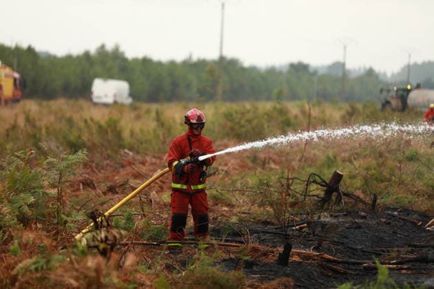 Wildfire continues to spread in France’s Gironde department GIRONDE, FRANCE - JULY 26: Firefighting operations continue as a major wildfire spreads across forest areas near Audenge in the Gironde department of southwestern France on July 26, 2026. Mohamad Salaheldin Abdelghani Alsayed Anadolu Gironde France. Editorial use only. Please get in touch for any other usage.  Copyright: x2026xAnadoluxMohamadxSalaheldinxAbdelghanixAlsayedx