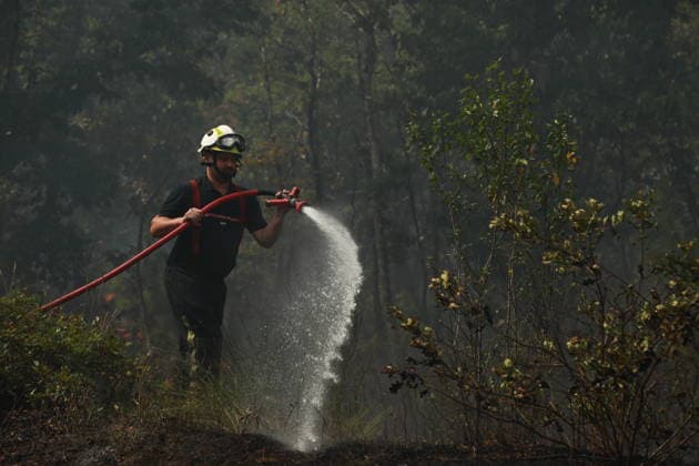 Wildfire continues to spread in France’s Gironde department GIRONDE, FRANCE - JULY 26: Firefighting operations continue as a major wildfire spreads across forest areas near Audenge in the Gironde department of southwestern France on July 26, 2026. Mohamad Salaheldin Abdelghani Alsayed Anadolu Gironde France. Editorial use only. Please get in touch for any other usage.  Copyright: x2026xAnadoluxMohamadxSalaheldinxAbdelghanixAlsayedx