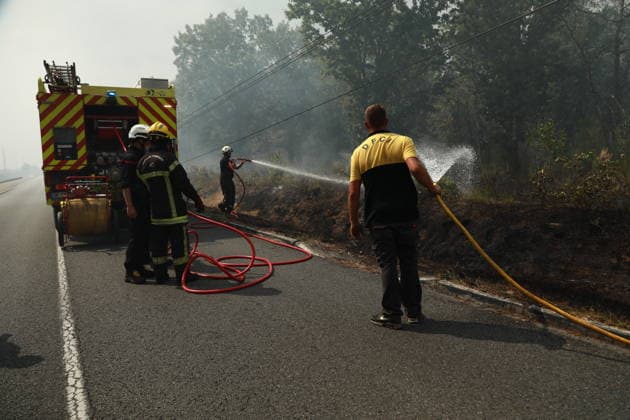 Wildfire continues to spread in France’s Gironde department GIRONDE, FRANCE - JULY 26: Firefighting operations continue as a major wildfire spreads across forest areas near Audenge in the Gironde department of southwestern France on July 26, 2026. Mohamad Salaheldin Abdelghani Alsayed Anadolu Gironde France. Editorial use only. Please get in touch for any other usage.  Copyright: x2026xAnadoluxMohamadxSalaheldinxAbdelghanixAlsayedx