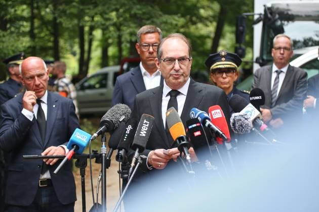 Berlin, Deutschland, 26.07.2026: Auto fährt bei CSD in Menschenmenge: Bundesminister des Innern Alexander Dobrindt (CSU) gibt am nächsten Tag am Tatort ein Statement, links im Hintergrund Berlins Regierender Bürgermeister Kai Wegner (CDU) *** Berlin, Germany, July 26, 2026: A car drives into a crowd during CSD. Federal Minister of the Interior Alexander Dobrindt (CSU) delivers a statement at the scene the next day; in the background on the left is Berlin’s Governing Mayor Kai Wegner (CDU). Copyright: xdtsxNachrichtenagenturx dts_128555