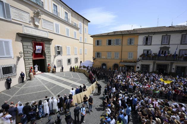 Pope Leo XIV Leads the Angelus Prayer In Castel Gandolfo - Italy Pope Leo XIV leads the Angelus prayer in Castel Gandolfo, near Rome, Italy where he is taking a summer break, on July 26, 2026. Photo by (EV) Matteo Pernaselci Vatican Media ABACAPRESS.COM Castel Gandolfo Italy  Copyright: xABACAx