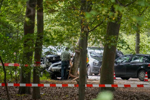 Tatort CSD-Anschlag im Tiergarten, CSD, Terror, Anschlag, Spurensicherung, Berliner Christopher Street Day, Auto fährt in Menschenmenge, 1 Tote, 16 z.T. Schwerverletzte, News, Aktuelles , Berlin Tatort CSD-Anschlag im Tiergarten, CSD, Terror, Anschlag, Spurensicherung, Tatfahrzeug, Berliner Christopher Street Day, Auto fährt in Menschenmenge, 1 Tote, 16 z.T. Schwerverletzte, News, Aktuelles , Berlin *** Crime Scene: CSD Attack in Tiergarten, CSD, Terror, Attack, Forensic Investigation, Berlin Christopher Street Day, Car Plows Into Crowd, 1 dead, 16 injured, some seriously, News, Latest News, Berlin: CSD Attack Scene in Tiergarten, CSD, Terror, Attack, Forensic Investigation, Vehicle Used in the Attack, Berlin Christopher Street Day, Car