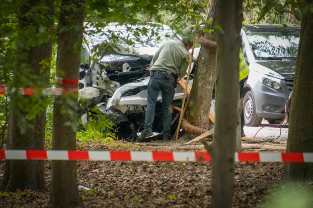 Tatort CSD-Anschlag im Tiergarten, CSD, Terror, Anschlag, Spurensicherung, Berliner Christopher Street Day, Auto fährt in Menschenmenge, 1 Tote, 16 z.T. Schwerverletzte, News, Aktuelles , Berlin Tatort CSD-Anschlag im Tiergarten, CSD, Terror, Anschlag, Spurensicherung, Tatfahrzeug, Berliner Christopher Street Day, Auto fährt in Menschenmenge, 1 Tote, 16 z.T. Schwerverletzte, News, Aktuelles , Berlin *** Crime Scene: CSD Attack in Tiergarten, CSD, Terror, Attack, Forensic Investigation, Berlin Christopher Street Day, Car Plows Into Crowd, 1 dead, 16 injured, some seriously, News, Latest News, Berlin: CSD Attack Scene in Tiergarten, CSD, Terror, Attack, Forensic Investigation, Vehicle Used in the Attack, Berlin Christopher Street Day, Car
