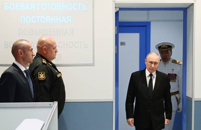 Russia Putin North Western Federal District 9212162 26.07.2026 Russian President Vladimir Putin, accompanied by Commander-in-Chief of the Russian Navy Admiral Alexander Moiseev, arrives to attend a meeting with military commanders on Navy Day at the Admiralty headquarters in St. Petersburg, Russia. Alexei Danichev Sputnik St. Petersburg Russia  Copyright: xAlexeixDanichevx