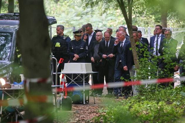 Berlin, Deutschland, 26.07.2026: Auto fährt bei CSD in Menschenmenge: Bundesminister des Innern Alexander Dobrindt (CSU) und Berlins Regierender Bürgermeister Kai Wegner (CDU) lassen sich am Tatort die Lage erklären. *** Berlin, Germany, July 26, 2026: A car plows into a crowd during CSD. Federal Minister of the Interior Alexander Dobrindt (CSU) and Berlin’s Governing Mayor Kai Wegner (CDU) are briefed on the situation at the scene. Copyright: xdtsxNachrichtenagenturx dts_128559
