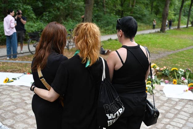 German Federal Minister of the Interior visits the scene of the incident in Berlin BERLIN, GERMANY - JULY 26: People pay their respect at the scene of the incident in Berlin, Germany, on July 26, 2026. Several people were injured after a vehicle drove into a crowd during the Christopher Street Day (CSD) Pride parade in central Berlin, according to local media reports. At least one person was killed and 15 others were injured in the vehicle collision, according to local media reports. Police and emergency services responded to the scene, while organizers ended the parade in the affected area. Volodymyr Sindieiev Anadolu Berlin Germany. Editorial use only. Please get in touch for any other usage.  Copyright: x2026xAnadoluxVolodymyrxSindieievx