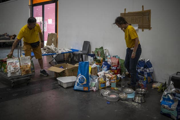 Bordeaux Exhibition Centre Shelters Evacuees from Wildfires BORDEAUX, FRANCE - JULY 26 : The Parc des Expositions de Bordeaux-Lac, located on Cours Jules Ladoumegue, serves as one of the main reception centers for people evacuated due to severe wildfires affecting the Gironde department in southwestern France, providing temporary accommodation, basic services, and logistical support through Gate M as firefighters continue efforts to contain the blaze on July 26, 2026 in Bordeaux, France. Authorities have urged residents to follow official instructions until the situation is brought under control in Bordeaux. Lorena Sopena Lopez Anadolu Bordeaux France. Editorial use only. Please get in touch for any other usage.  Copyright: x2026xAnadoluxLorenaxSopenaxLopezx
