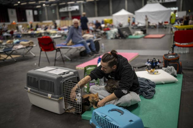 Bordeaux Exhibition Centre Shelters Evacuees from Wildfires BORDEAUX, FRANCE - JULY 26 : The Parc des Expositions de Bordeaux-Lac, located on Cours Jules Ladoumegue, serves as one of the main reception centers for people evacuated due to severe wildfires affecting the Gironde department in southwestern France, providing temporary accommodation, basic services, and logistical support through Gate M as firefighters continue efforts to contain the blaze on July 26, 2026 in Bordeaux, France. Authorities have urged residents to follow official instructions until the situation is brought under control in Bordeaux. Lorena Sopena Lopez Anadolu Bordeaux France. Editorial use only. Please get in touch for any other usage.  Copyright: x2026xAnadoluxLorenaxSopenaxLopezx