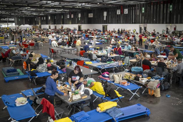 Bordeaux Exhibition Centre Shelters Evacuees from Wildfires BORDEAUX, FRANCE - JULY 26 : The Parc des Expositions de Bordeaux-Lac, located on Cours Jules Ladoumegue, serves as one of the main reception centers for people evacuated due to severe wildfires affecting the Gironde department in southwestern France, providing temporary accommodation, basic services, and logistical support through Gate M as firefighters continue efforts to contain the blaze on July 26, 2026 in Bordeaux, France. Authorities have urged residents to follow official instructions until the situation is brought under control in Bordeaux. Lorena Sopena Lopez Anadolu Bordeaux France. Editorial use only. Please get in touch for any other usage.  Copyright: x2026xAnadoluxLorenaxSopenaxLopezx