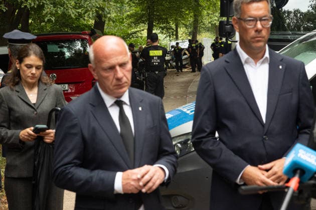 Vehicle Attack Near Christopher Street Day (CSD) in Berlin, Germany - 25 Jul 2026 Berlin Mayor Kai Wegner visits the site in Tiergarten park where a car drove into people near the route of the CSD Pride parade on the evening of July 25. The damaged vehicle is seen in the background. One person was killed and 16 others were injured. German Interior Minister Alexander Dobrindt also visited the site. A vehicle drove into a crowd near Berlin s annual Christopher Street Day (CSD) Pride celebrations in Tiergarten on the evening of 25 July, killing one person and injuring 29 others, several of them seriously. The incident prompted the cancellation of one of Europe s largest Pride events as emergency services responded to the scene. German authorit Copyright: xVasilyxKrestyaninovx xSOPAxImagesx _VKR7647