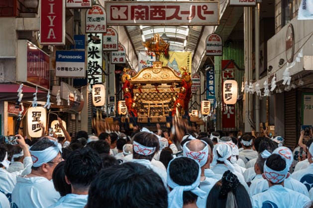 General view, July 26, 2026 - Participants carry a portable shrine (mikoshi) during the Mikoshi Togyo procession of the Sumiyoshi Matsuri at Sumiyoshi Taisha in Osaka, Japan. The annual procession is one of the festival s main events, as worshippers parade the sacred mikoshi through the surrounding streets as part of a centuries-old Shinto tradition.  aflo_339206526