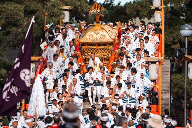General view, July 26, 2026 - Participants carry a portable shrine (mikoshi) during the Mikoshi Togyo procession of the Sumiyoshi Matsuri at Sumiyoshi Taisha in Osaka, Japan. The annual procession is one of the festival s main events, as worshippers parade the sacred mikoshi through the surrounding streets as part of a centuries-old Shinto tradition.  aflo_339206532