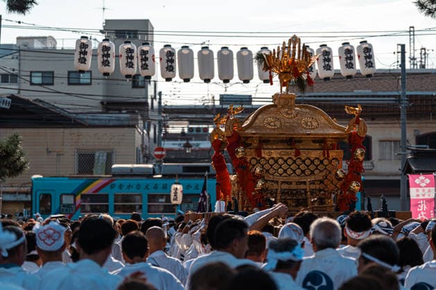 General view, July 26, 2026 - Participants carry a portable shrine (mikoshi) during the Mikoshi Togyo procession of the Sumiyoshi Matsuri at Sumiyoshi Taisha in Osaka, Japan. The annual procession is one of the festival s main events, as worshippers parade the sacred mikoshi through the surrounding streets as part of a centuries-old Shinto tradition.  aflo_339206535