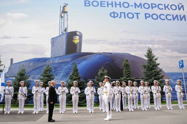 RUSSIA, ST PETERSBURG - JULY 26, 2026: Russia s President Vladimir Putin (L front) is seen during an arrival ceremony at the Admiralty Building on Russian Navy Day. Russian Pre St Petersburg Russia  - ZUMAt113 20260726_zaa_t113_294 Copyright: xVyacheslavxProkofyevx