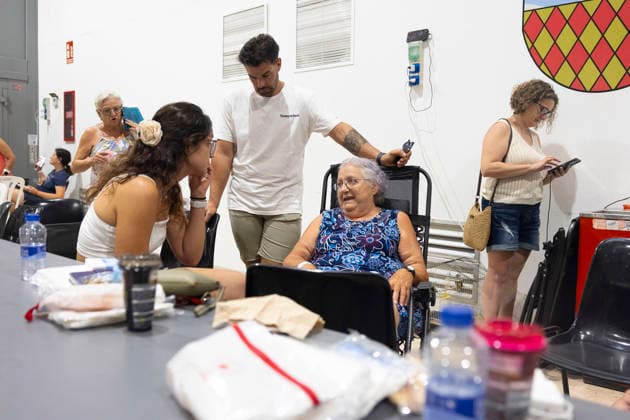 The fire in La Vall d’Uixó has forced more than 15 towns to evacuate. Several people have been evacuated due to the wildfire, as of July 26, 2026, in Moncofa, Castellón, Valencian Community, Spain. There are 15,000 people evacuated due to the fire that broke out this Saturday in the Castellón town of La Vall d’Uixó, which has led to the evacuation of 16 municipalities and neighborhoods. JULY 26, 2026 FOREST FIRE Carme RipollMoncofa, Castellón, Valencian Community Moncofa, Castellón, Valencian Community, Spain  Copyright: xCarmexRipollÃ sx 7688758