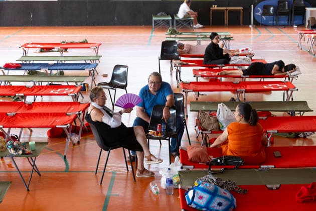 The fire in La Vall d’Uixó has forced more than 15 towns to evacuate. Several people have been evacuated due to the wildfire, as of July 26, 2026, in Moncofa, Castellón, Valencian Community, Spain. There are 15,000 people evacuated due to the fire that broke out this Saturday in the Castellón town of La Vall d’Uixó, which has led to the evacuation of 16 municipalities and neighborhoods. JULY 26, 2026 FOREST FIRE Carme RipollMoncofa, Castellón, Valencian Community Moncofa, Castellón, Valencian Community, Spain  Copyright: xCarmexRipollÃ sx 7688760