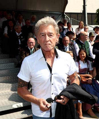 Tutzinger Fischerhochzeit, Tutzing, Umzug, Festumzug am Nachmittag, hier im Bild Peter Maffay stehend, Kopf, Portrait, Oberkörper *** Tutzing Fishermen s Wedding, Tutzing, Parade, Afternoon Parade; pictured here is Peter Maffay standing, head, portrait, upper body