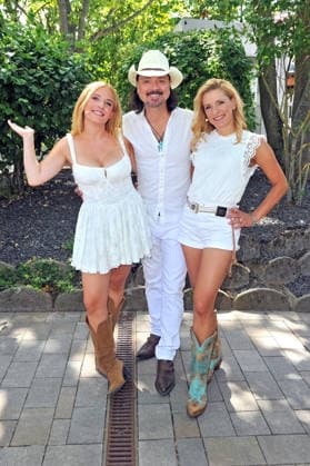 ZDF - Fernsehgarten. Johanna Mross , Lanny Lanner und Stefanie Hertel ( More Than Words ) während der ZDF - Unterhaltungsshow Fernsehgarten am 26.07.2026 in Mainz. 20260726MWI136789 *** ZDF Fernsehgarten : Johanna Mross, Lanny Lanner, and Stefanie Hertel perform More Than Words during the ZDF entertainment show Fernsehgarten on July 26, 2026, in Mainz 20260726MWI136789