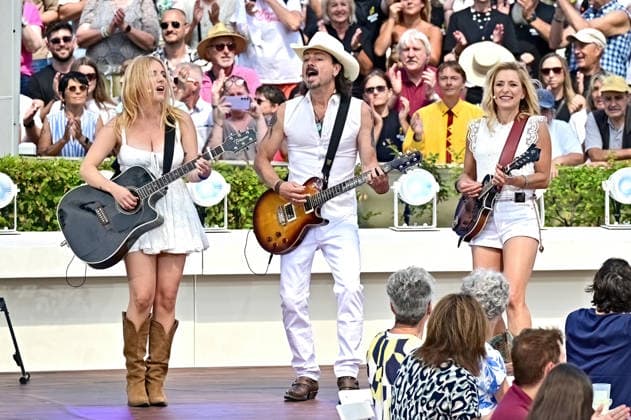 ZDF - Fernsehgarten. Johanna Mross , Lanny Lanner und Stefanie Hertel ( More Than Words ) während der ZDF - Unterhaltungsshow Fernsehgarten am 26.07.2026 in Mainz. 20260726MWI137298 *** ZDF Fernsehgarten: Johanna Mross, Lanny Lanner, and Stefanie Hertel perform More Than Words during the ZDF entertainment show Fernsehgarten on July 26, 2026, in Mainz 20260726MWI137298