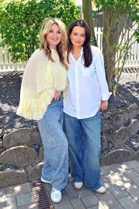 ZDF - Fernsehgarten. Frauke und Nele Ludowig während der ZDF - Unterhaltungsshow Fernsehgarten am 26.07.2026 in Mainz. 20260726MWI136888 *** ZDF Fernsehgarten : Frauke and Nele Ludowig during the ZDF entertainment show Fernsehgarten on July 26, 2026, in Mainz 20260726MWI136888