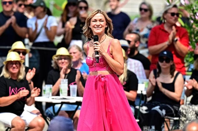 ZDF - Fernsehgarten. Sängerin Linda Hesse während der ZDF - Unterhaltungsshow Fernsehgarten am 26.07.2026 in Mainz. 20260726MWI137496 *** ZDF Fernsehgarten singer Linda Hesse during the ZDF entertainment show Fernsehgarten on July 26, 2026, in Mainz 20260726MWI137496