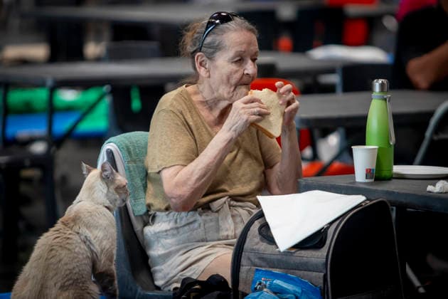 Thousands Of Gironde Wildfire Evacuees Sheltered At The Bordeaux Exhibition Centre Thousands of people evacuated from their homes rest at the Bordeaux Exhibition Centre, which has been converted into a temporary emergency shelter following a major wildfire affecting the Gironde department in southwestern France on Saturday. French authorities have transformed the exhibition halls into an emergency reception facility to accommodate families displaced from several municipalities, providing medical assistance, food and psychological support, while firefighters continue efforts to contain the fire, which has forced the evacuation of tens of thousands of people. In Bordeaux, France, on July 26, 2026. Burdeaux France  Copyright: xAlbertxLlopx originalFilename: salame-thousand260726_npKN0.jpg