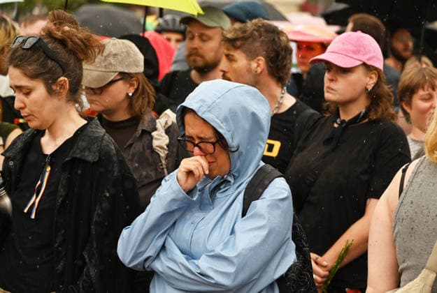 Mourning rally after the parade incident in Berlin BERLIN, GERMANY - JULY 26: People take part in a mourning rally near the Brandenburger Gate, not far from the scene where a vehicle plowed into a crowd during the Christopher Street Day parade, in Berlin, Germany, on July 26, 2026. Several people were injured after a vehicle drove into a crowd during the Christopher Street Day (CSD) Pride parade in central Berlin, according to local media reports. At least one person was killed and 29 others were injured in the vehicle collision, according to local media reports. Volodymyr Sindieiev Anadolu Berlin Germany. Editorial use only. Please get in touch for any other usage.  Copyright: x2026xAnadoluxVolodymyrxSindieievx