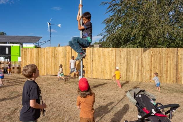 July 26, 2026, Corsham, Wiltshire, England: Festival goers enjoy a sunny Saturday at WOMAD Festival at Neston Park in Wiltshire. Corsham United Kingdom  - ZUMAr169 20260726_zip_r169_007 Copyright: xRodxHarbinsonx