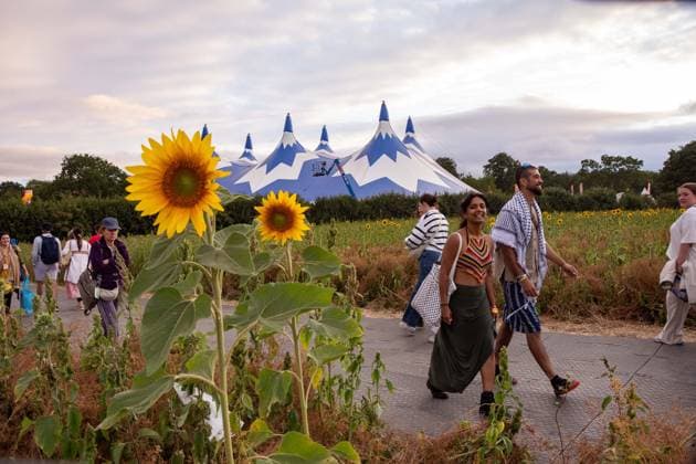 July 26, 2026, Corsham, Wiltshire, England: Festival goers enjoy a sunny Saturday at WOMAD Festival at Neston Park in Wiltshire. Corsham United Kingdom  - ZUMAr169 20260726_zip_r169_022 Copyright: xRodxHarbinsonx