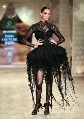 India Couture Week New Delhi, Jul 26 (ANI): A model walks the ramp during Day 2 of India Couture Week, in New Delhi on Sunday. NEW DELHI Delhi India Copyright: xANIx ANI_20260726377