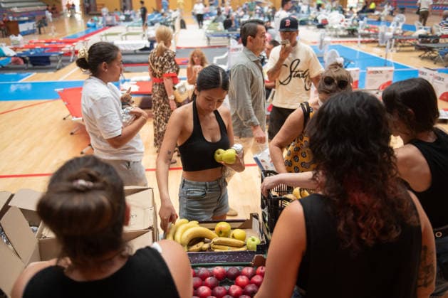 The Tiétar Valley in Ávila is the focus of the most firefighting activity overnight. Residents evacuated from the Tiétar Valley in Ávila have been relocated to the 1st Sports Center De Mayo City of Ceramics in Talavera de la Reina, during the Burgohondo fire on July 26, 2026, in Talavera de la Reina, Toledo, Castilla-La Mancha, Spain. Lieutenant Colonel Alfonso Arribas, commander of the First Emergency Response Battalion of the Military Emergency Unit (UME), stated that the Tiétar Valley, in the province of Ávila, was the area with the most activity overnight, and he noted that conditions this Sunday appear to be more favorable than yesterday’s, when efforts were focused on self-protection. Today we’ll be able to devote more effort to t  Copyright: xFernandoxSanchezx 7688828