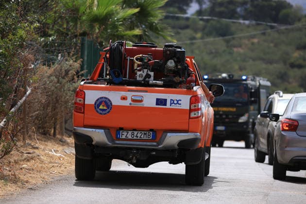 Firefighters battle wildfire near Italy s Palermo PALERMO, ITALY - JULY 26: Firefighter crews launched an aerial and ground response to contain a wildfire that broke out in scrubland near Torretta, outside Palermo on the island of Sicily, Italy on July 26, 2026. Fire engines and two firefighting aircraft were deployed as the blaze threatened nearby residential areas. Alberto Lo Bianco Anadolu Sicily Italy. Editorial use only. Please get in touch for any other usage.  Copyright: x2026xAnadoluxAlbertoxLoxBiancox