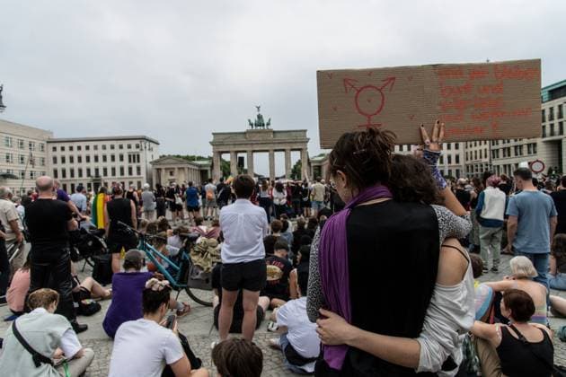 July 26, 2026, Berlin, Germany: BERLIN, GERMANY Ã¢â‚¬ JULY 26, 2026: People attend a vigil at the Brandenburg Gate in Berlin, Germany, following the deadly attack near the city s Christopher Street Day Pride celebrations a day earlier. Mourners laid flowers, candles, signs and LGBTQ+ pride flags in memory of the victims after a vehicle drove into a crowd, killing one person and injuring dozens. German authorities continued searching for the main suspect, identified as Abdul Ballout, whom police said had ties to Islamist extremist circles. Berlin Germany - ZUMAq101 20260726_zna_q101_101 Copyright: xAndro SxTrujillox