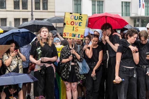 July 26, 2026, Berlin, Germany: BERLIN, GERMANY Ã¢â‚¬ JULY 26, 2026: People attend a vigil at the Brandenburg Gate in Berlin, Germany, following the deadly attack near the city s Christopher Street Day Pride celebrations a day earlier. Mourners laid flowers, candles, signs and LGBTQ+ pride flags in memory of the victims after a vehicle drove into a crowd, killing one person and injuring dozens. German authorities continued searching for the main suspect, identified as Abdul Ballout, whom police said had ties to Islamist extremist circles. Berlin Germany - ZUMAq101 20260726_zna_q101_106 Copyright: xAndro SxTrujillox