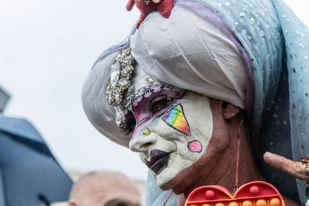 July 26, 2026, Berlin, Germany: BERLIN, GERMANY Ã¢â‚¬ JULY 26, 2026: People attend a vigil at the Brandenburg Gate in Berlin, Germany, following the deadly attack near the city s Christopher Street Day Pride celebrations a day earlier. Mourners laid flowers, candles, signs and LGBTQ+ pride flags in memory of the victims after a vehicle drove into a crowd, killing one person and injuring dozens. German authorities continued searching for the main suspect, identified as Abdul Ballout, whom police said had ties to Islamist extremist circles. Berlin Germany - ZUMAq101 20260726_zna_q101_115 Copyright: xAndro SxTrujillox