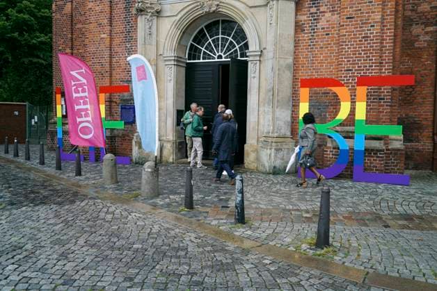 CNTV AMOKLAUF- Gottesdienst des CSD Hamburg Auch hier wird um die Opfer des Anschlages in Berlin getrauert Hamburg - St. Georg am 26.07.2026 Ca. 250 Menschen nahmen am Sontnag abend an einem Gottesdienst in der Dreieinigkeits Kirche im Stadtteil St. Georg teil um den Opfern des Anschlages beim CSD in Berlin zu gedenken. Hamburg Deutschland *** CNTV AMOK RUN CSD Hamburg Service: Here, Too, People Mourn the Victims of the Attack in Berlin Hamburg, St. Georg, July 26, 2026 About 250 people attended a service on Sunday evening at the Trinity Church in the St. Georg neighborhood to commemorate the victims of the attack at the CSD in Berlin. Hamburg, Germany