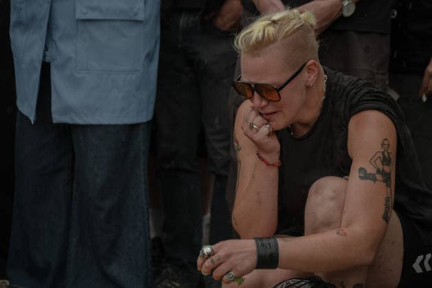 July 26, 2026, Berlin, Germany: People gather at the Brandenburg Gate to mourn the victims of the terror attack in Berlin Berlin Germany - ZUMAs319 20260726_znp_s319_023 Copyright: xGabyxSchuetzex