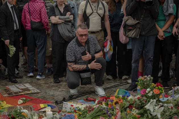 July 26, 2026, Berlin, Germany: People gather at the Brandenburg Gate to mourn the victims of the terror attack in Berlin Berlin Germany - ZUMAs319 20260726_znp_s319_026 Copyright: xGabyxSchuetzex