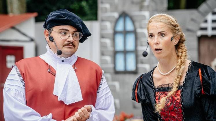 Märchenspiele 2026 der Volksbühne Wattenscheid: Generalprobe von König Drosselbart (Spielzeit vom 27. bis 31. Juli). Am 26.07.2026 in Bochum ** NUR FÜR REDAKTIONELLE ZWECKE ** EDITORIAL USE ONLY **<p>Märchenspiele 2026 der Volksbühne Wattenscheid: Generalprobe von König Drosselbart (Spielzeit vom 27. bis 31. Juli). Am 26.07.2026 in Bochum Bochum Copyright: ChristophxJendral *** 2026 Fairy Tale Plays at the Volksbühne Wattenscheid: Dress Rehearsal for *King Thrushbeard*; Running from July 27 to 31; On July 26, 2026, in Bochum ** FOR EDITORIAL USE ONLY ** EDITORIAL USE ONLY ** p Wattenscheid Volksbühne’s 2026 Fairy Tale Festival: Dress Rehearsal for *King Drosselbart*; Running from July 27 to 31; July 26, 2026, in Bochum; Bochum; Copyright: ChristophxJendral doc86vy6crg5smcss8dicf ,EDITORIAL USE ONLY