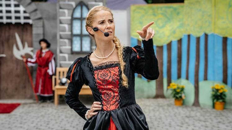 Märchenspiele 2026 der Volksbühne Wattenscheid: Generalprobe von König Drosselbart (Spielzeit vom 27. bis 31. Juli). Am 26.07.2026 in Bochum ** NUR FÜR REDAKTIONELLE ZWECKE ** EDITORIAL USE ONLY **<p>Märchenspiele 2026 der Volksbühne Wattenscheid: Generalprobe von König Drosselbart (Spielzeit vom 27. bis 31. Juli). Am 26.07.2026 in Bochum Bochum Copyright: ChristophxJendral *** 2026 Fairy Tale Plays at the Volksbühne Wattenscheid: Dress Rehearsal for *King Thrushbeard*; Running from July 27 to 31; On July 26, 2026, in Bochum ** FOR EDITORIAL USE ONLY ** EDITORIAL USE ONLY ** p Wattenscheid Volksbühne’s 2026 Fairy Tale Festival: Dress Rehearsal for *King Drosselbart*; Running from July 27 to 31; July 26, 2026, in Bochum; Bochum; Copyright: ChristophxJendral doc86vy6hu5bkn1ib57lifp ,EDITORIAL USE ONLY