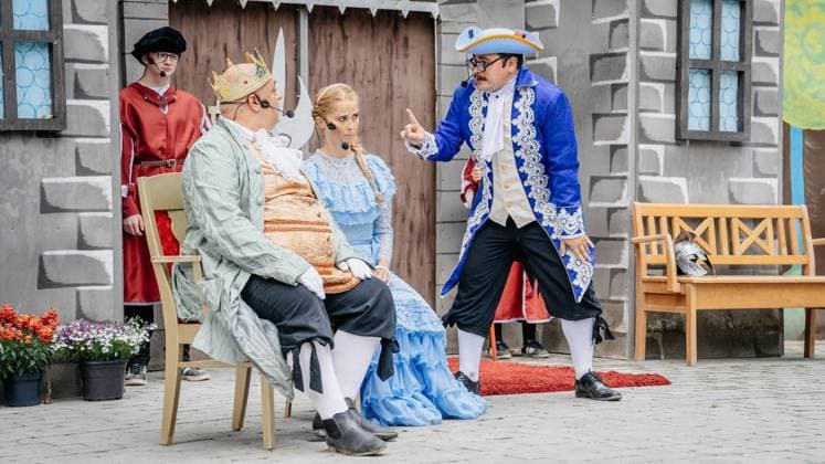Märchenspiele 2026 der Volksbühne Wattenscheid: Generalprobe von König Drosselbart (Spielzeit vom 27. bis 31. Juli). Am 26.07.2026 in Bochum ** NUR FÜR REDAKTIONELLE ZWECKE ** EDITORIAL USE ONLY **<p>Märchenspiele 2026 der Volksbühne Wattenscheid: Generalprobe von König Drosselbart (Spielzeit vom 27. bis 31. Juli). Am 26.07.2026 in Bochum Bochum Copyright: ChristophxJendral *** 2026 Fairy Tale Plays at the Volksbühne Wattenscheid: Dress Rehearsal for *King Thrushbeard*; Running from July 27 to 31; On July 26, 2026, in Bochum ** FOR EDITORIAL USE ONLY ** EDITORIAL USE ONLY ** p Wattenscheid Volksbühne’s 2026 Fairy Tale Festival: Dress Rehearsal for *King Drosselbart*; Running from July 27 to 31; July 26, 2026, in Bochum; Bochum; Copyright: ChristophxJendral doc86vy6lc7i85o1o6zsia ,EDITORIAL USE ONLY