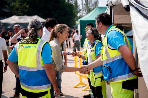 Sara Aagesen and Óscar López Visit the Forward Command Post in Navalcarnero The Third Vice President of the Government and Minister for Ecological Transition and the Demographic Challenge, Sara Aagesen, and the Minister for Digital Transformation and the Civil Service, Óscar López, during a visit to the forward command post set up to coordinate firefighting efforts for the forest fire in the western mountains, on July 26, 2026, in Navalcarnero, Madrid, Spain. Aagesen and López meet with the heads of the emergency and coordination teams working on the fires affecting several towns in the Community of Madrid and the provinces of Toledo and Ávila. July 26, 2026. In Navalcarnero, Madrid. Navalcarnero, Madrid, Spain.  Copyright: xA.xPÃ rezxMecax 7688887