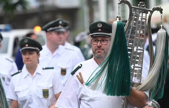 Parade der St. Marius Schützenbruderschaft Elten ** NUR FÜR REDAKTIONELLE ZWECKE ** EDITORIAL USE ONLY **<p>Die Parade mit dem großen Festumzug der St. Marius Schützenbruderschaft fand am Sonntag 26.Juli.2026 auf dem Marktplatz in Emmerich Elten statt. Am Montag findet dann das Königsschießen statt. Deutschland Emmerich Copyright: ThorstenxLindekamp *** Parade of the St. Marius Shooting Club of Elten ** FOR EDITORIAL USE ONLY ** EDITORIAL USE ONLY ** p The parade, featuring the grand procession of the St. Marius Shooting Club, took place on Sunday, July 26, 2026, on the market square in Emmerich-Elten. The king’s shooting competition will then take place on Monday. Germany, Emmerich. Copyright ThorstenxLindekamp Copyright: ThorstenxLindekamp doc86vyl5tbez6a249xr3w ,EDITORIAL USE ONLY
