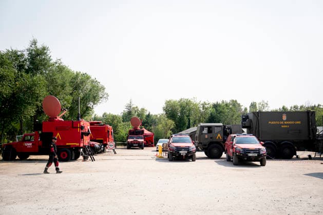 Sara Aagesen and Óscar López visit the forward command post in Navalcarnero. The forward command post was set up to centralize efforts to extinguish the forest fire in the western mountains on July 26, 2026, in Navalcarnero, Madrid, Spain. Aagesen and López meet with the heads of the emergency and coordination teams working on the fires affecting several towns in the Community of Madrid and the provinces of Toledo and Ávila. JULY 26, 2026. In Navalcarnero, Madrid. Navalcarnero, Madrid, Spain  Copyright: xA.xPÃ rezxMecax 7688901